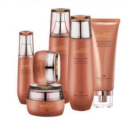 珏秀化妆品 产品与店铺装修，打造视觉与护肤的双重盛宴